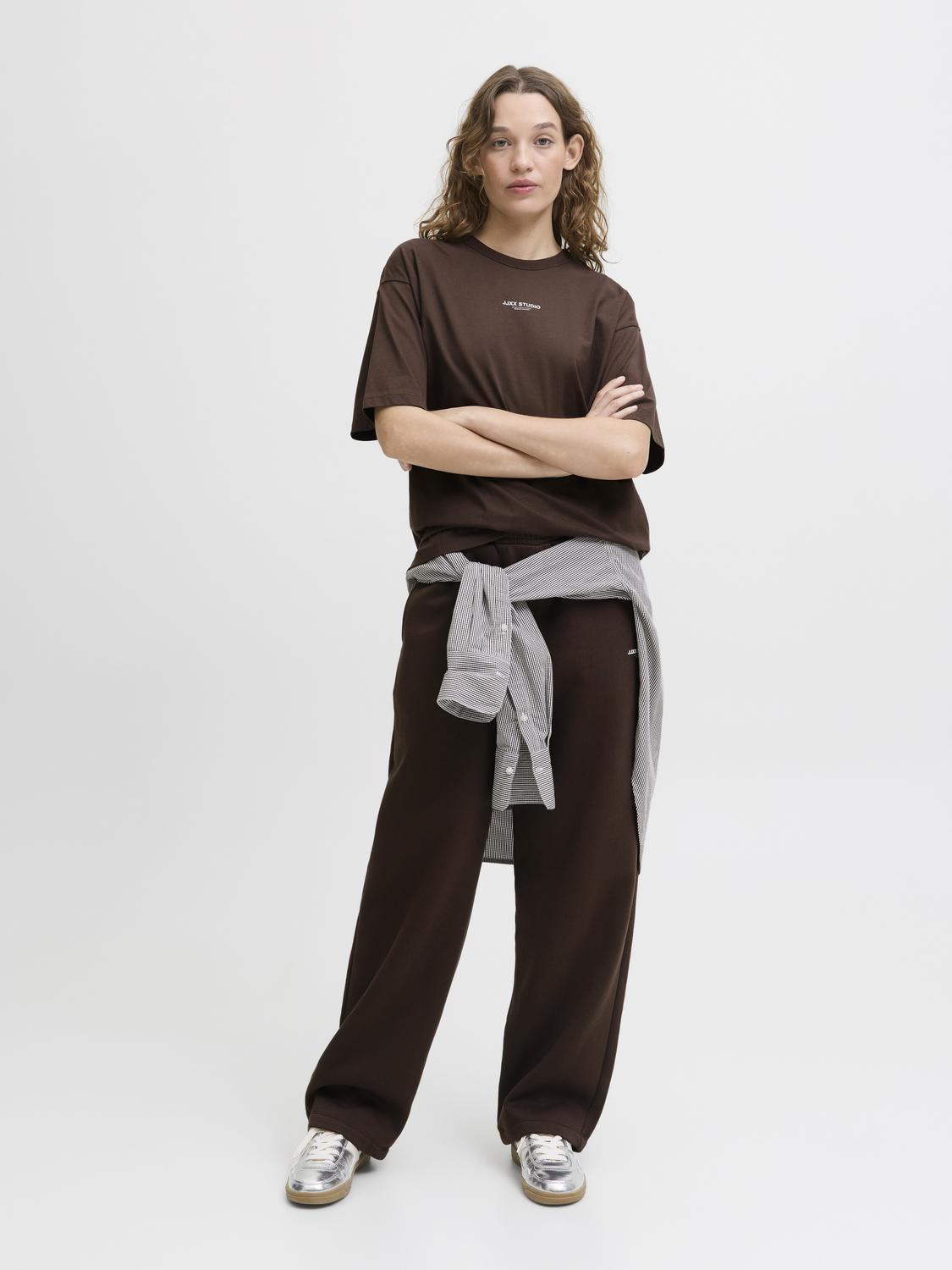 model_shot-front_full